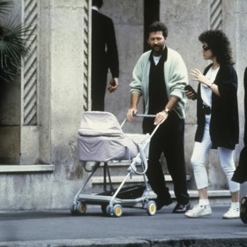 Conora si muzikant pořídil s italskou modelkou Lory Del Santo v době, kdy byl stále ženatý.