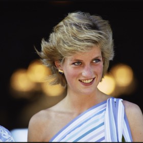 Princezna Diana, za všech okolností téměř dokonalá, se v druhé polovině osmdesátých let stala terčem body shamingu. 