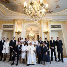 Další velkou část majetku má rodina uloženou v majetku. A ne ledajakém. Impozantní je i velkovévodský palác v Lucemburku, kde Jindřich v září přivítal papeže Františka.