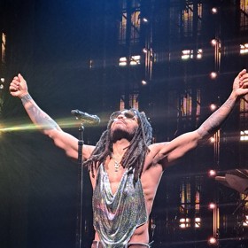 Hudebník v dědečkovském věku má figuru jako o polovinu mladší muži. To vše díky produktům ze své zahrádky na Bahamách, které rád konzumuje syrové, a pravidelnému cvičení až šestkrát do týdne.