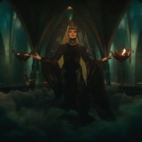 Gal Gadot jako královna v nové Sněhurce.