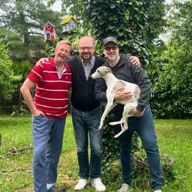 Starost o zahradu, ale také lenošení a návštěvy - ideální víkend podle Aleše Cibulky a Michala Jagelky.