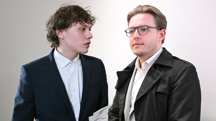 FOTO: Soud s Janem Strachem a Denisem Železným. – stránka 1