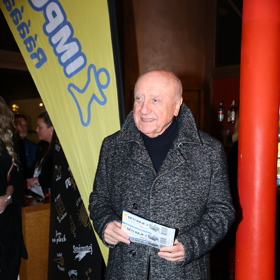 Felix Slováček zřejmě nad svou ženou zlomil hůl. 