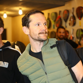 Patrik Eliáš si přišel zahrát padel. 