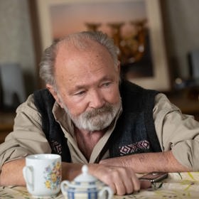 V oblíbeném seriálu TV Nova Ulice hraje domovníka Vlastimila Peška již dlouhých dvacet let.