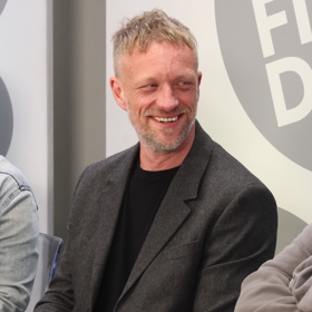 Před filmem ještě spatřilo světlo světa úspěšné divadelní představení.