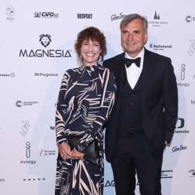 Jiří Macháček po boku své životní partnerky celý zářil.