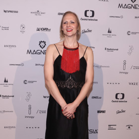 Režisérka Daniela Špinar, která je trans ženou, navštívila udílení cen Český lev.