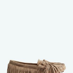 Semišové mokasíny s třásněmi, H&M
2199 Kč