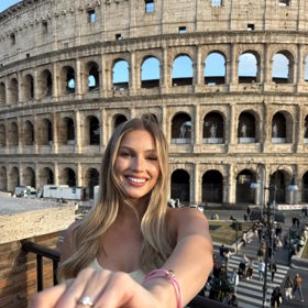 Karolína Mališová se pochlubila prstýnkem.