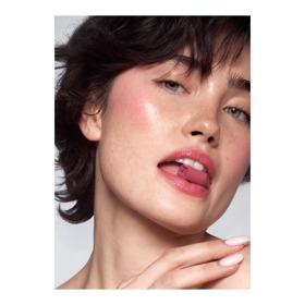 Takto vypadá rtěnka Annabelle Minerals na rtech.