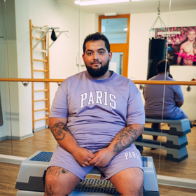 Ivan pomáhá lidem jako sanitář ve všeobecné nemocnici. 