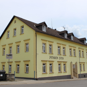 Dům, v němž bydlela jedna ze zavražděných dívek.