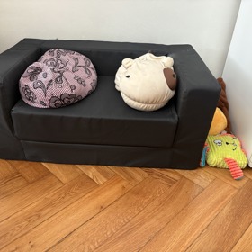 Kanapátko pro pejsky, kde mohou odpočívat.