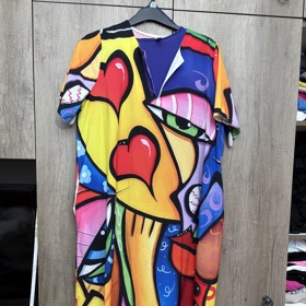 Detail šatů z Bulharska, kde se podle Anety dobře nakupuje.