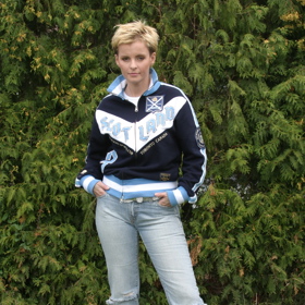 Styl Ivety Bartošové byl velmi ženský, ale občas se v něm objevily i sportovní prvky. Třeba jako v podobě této mikiny.