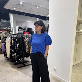 Moderátorka pořadu Vítejte! Šárka Schmidtová si vybrala módní kousky, které obleče před kameru.  