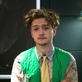 Žlutou kravatu si Prokop Zach podle všeho zamiloval. 