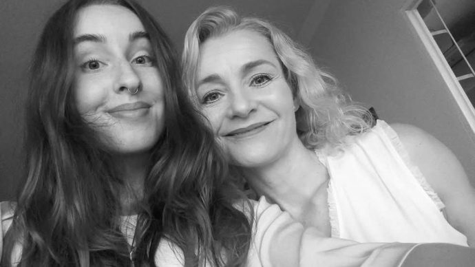 FOTO: Maminka Lenka se nesmířila se smrtí jediné dcery Elišky. Svůj život dobrovolně ukončila skokem na dno Macochy.