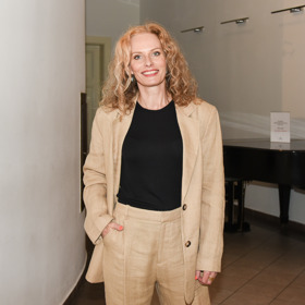 Kristina Kloubková měla ve vlasech lehce růžový přeliv.