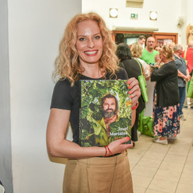 Moderátorka Kristina Kloubková navštívila křest nové knihy Josefa Maršálka, Sklizeň.