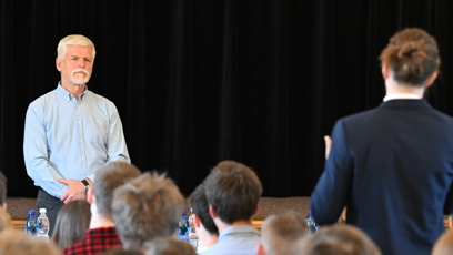 FOTO: Petr Pavel na gymnáziu Dvůr Králové.