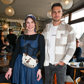 Žaneta Skružná a Matěj Quitt na projekci nového seriálu Vraždy v kraji. 