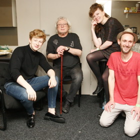 Vladimír Mišík se svými potomky Adamem, Bárou a Martinem.