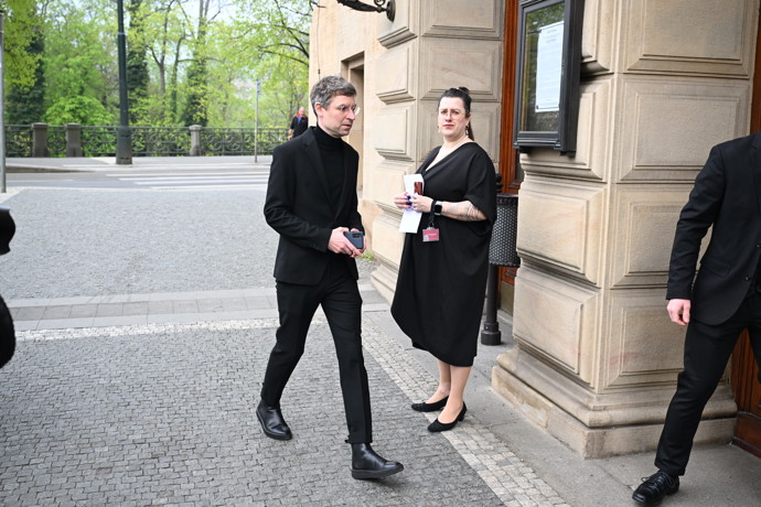 FOTO: Poslední rozloučení s hercem Aloisem Švehlíkem v Národním divadle. – stránka 257