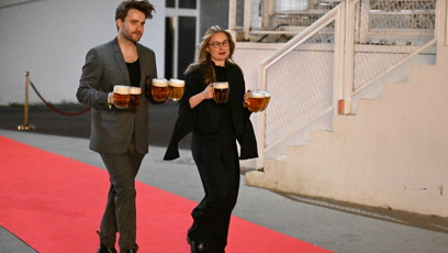 FOTO: Pivo teklo proudem.