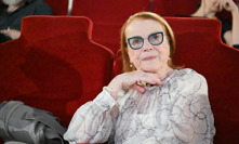 Iva Janžurová v publiku.