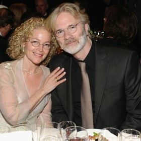 Amy Irving je nyní šťastná po boku dokumentaristy Kennetha Bowsera juniora.