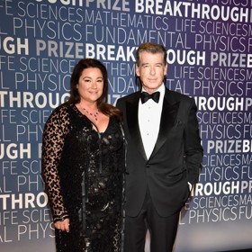 Také Pierce se opakovaně nechal slyšet, že miluje každý záhyb manželčina těla.