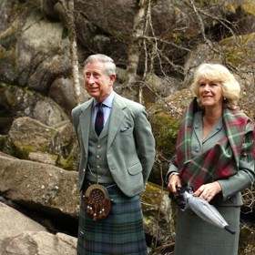 Vše se ale po necelých třech měsících zhroutilo ve chvíli, kdy Diana přišla o život při autonehodě v pařížském tunelu.