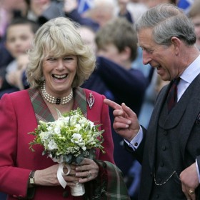 Camilla nesměla tři čtvrtě roku prakticky vycházet z domu, zatímco Charles se snažil prezentovat jako starostlivý otec.