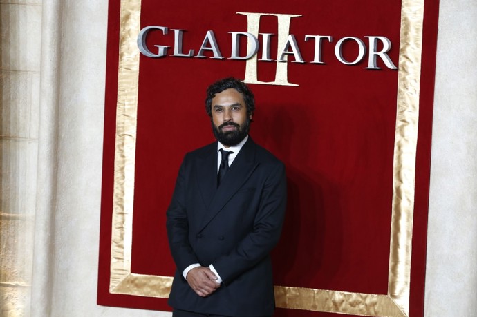 FOTO: Kunal Nayyar si nechal narůst vousy. – stránka 7