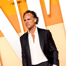 Kouzlo jeho vysokého čela spočívá mimo jiné i v tom, že se za něj nestydí.