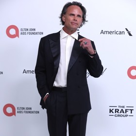 Herec Walton Goggins se vzdor výrazným koutům stává idolem žen po celém světě a hrdě drží krok s takovými ikonami, jako je Timothée Chalamet, Henry Cavill nebo Pedro Pascal.