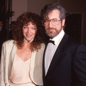 Po čtyřech letech se ale hrdličky rozvedly a Steven musel své choti kvůli neplatné předmanželské smlouvě věnovat 100 milionů dolarů.