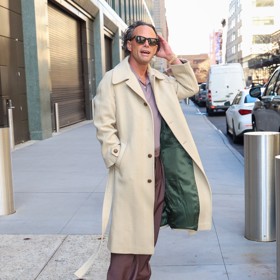 V kombinaci s jeho stylem, vystupováním a sebevědomím tak působí pekelně sexy.