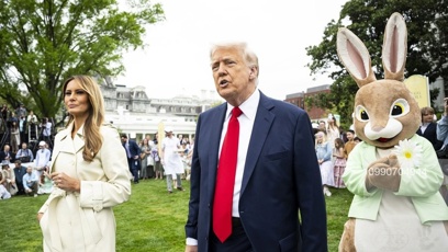 FOTO: Donald Trump se svojí ženou na Velikončních oslavách v Bílém domě.