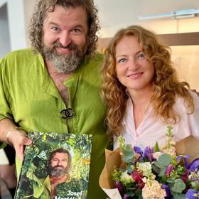 Blanka Hašková měla během StarDance na starost účesové proměny cukráře Josefa Maršálka. Teď mu pokřtila nejnovější knihu Sklizeň. 