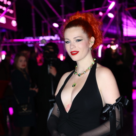 Zpěvačka Žofie Dařbujánová na letošních Cenách Anděl. 