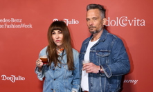 Kateřina Hrachovcová se zahalila do džínoviny.