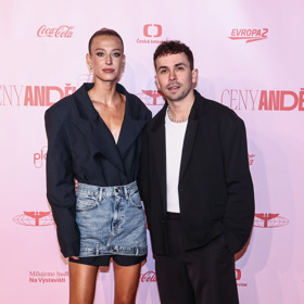 Natálie Kotková po návratu ze Survivora - na Ceny Anděl oblékla sako od návrhářky Jany Horejšové.