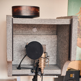 Další propriety, které potřebuje zpěvačka a skladatelka ke své práci.