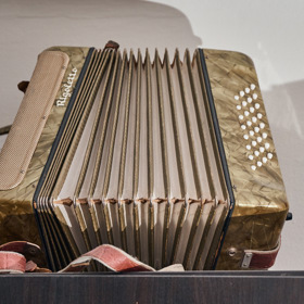 Harmonika, se kterou Elis také koketovala.