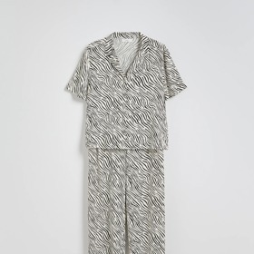 Dvoudílná pyžamová souprava z viskózy, Reserved, 899 Kč