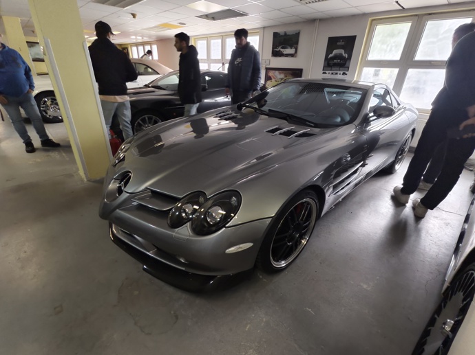 FOTO: Jeden ze sportovních Mercedesů. – stránka 62